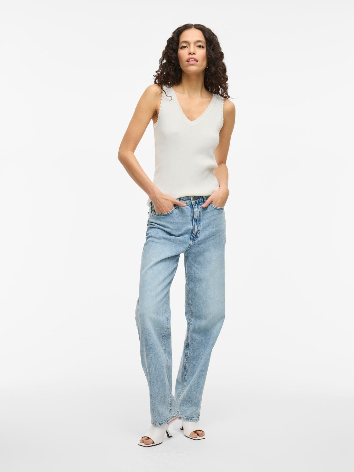 model_shot-front_full